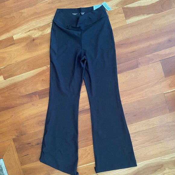Womens OLD NAVY Extra High-Waisted Powersoft Flare Leggings Black, Sz Med NWT - Picture 1 of 4